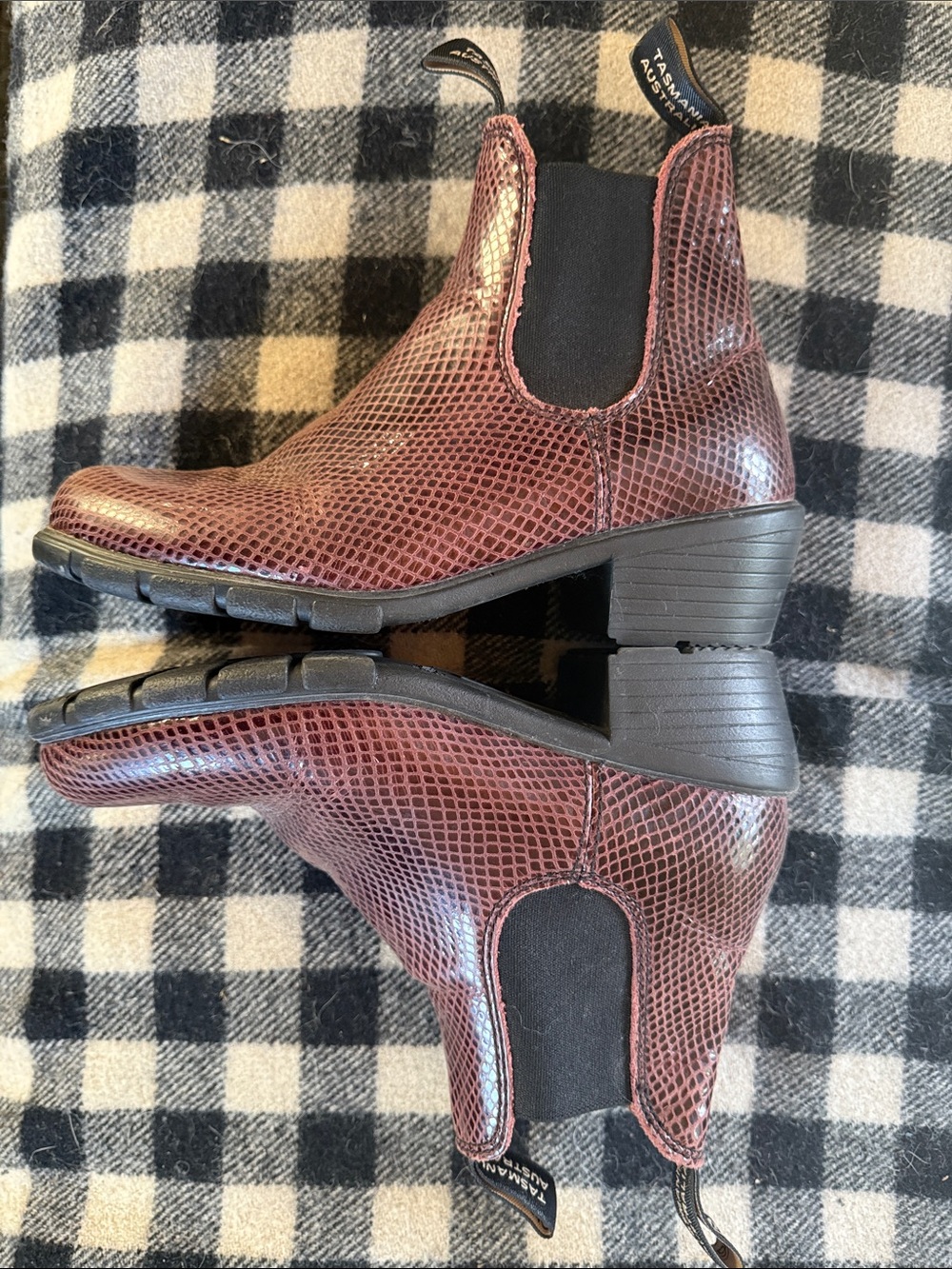 Blundstone Women's Burgundy Chelsea Heeled Boots - Picture 3 of 6